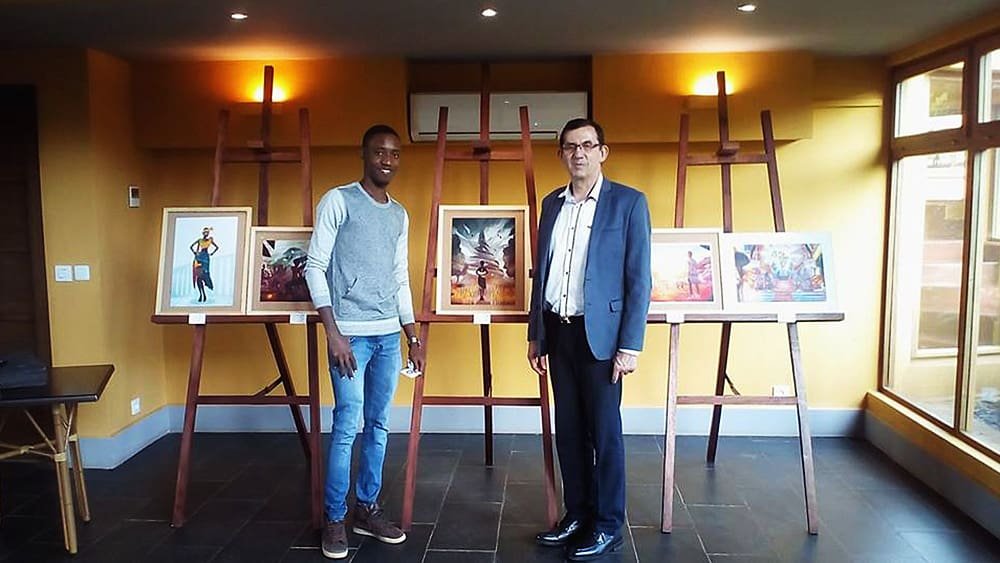 Félix Fokoua avec l'Ambassadeur de France au Cameroun, lors du vernissage de son exposition au Zingana de Bafoussam