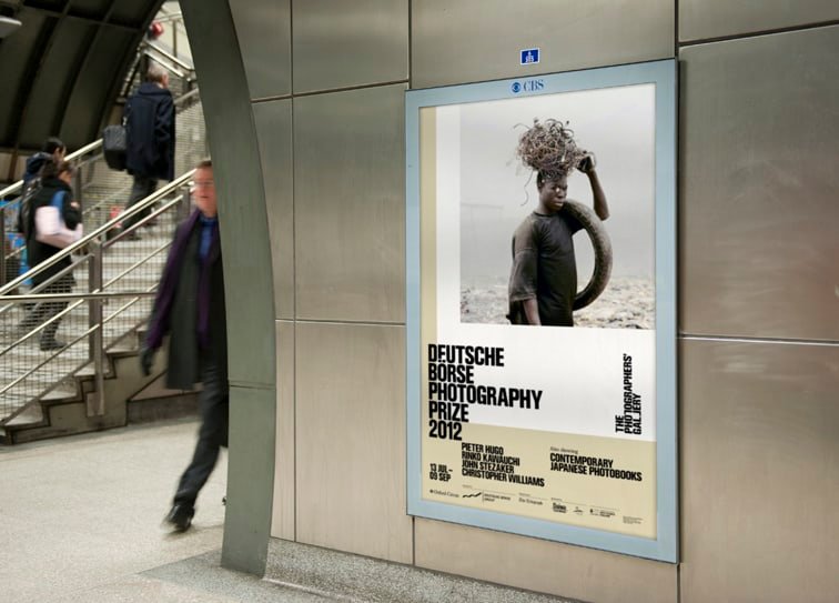 Give Branding Back its Soul : design d'identité The Photographer’s Gallery par North. Affichage métro