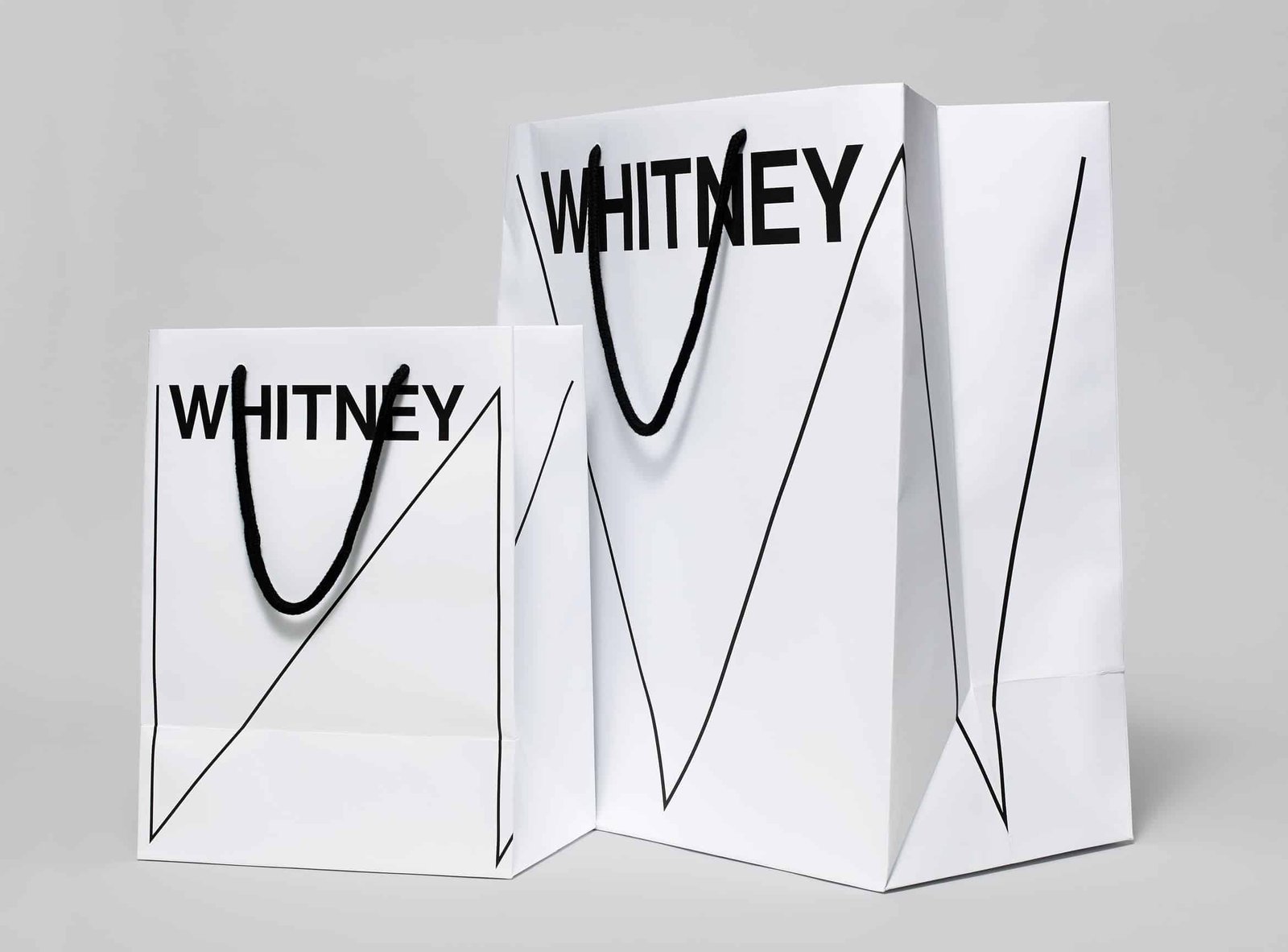 Give Branding Back its Soul : design d'identité Whitney Museum of American Art par Experimental Jetset. Shopping bags
