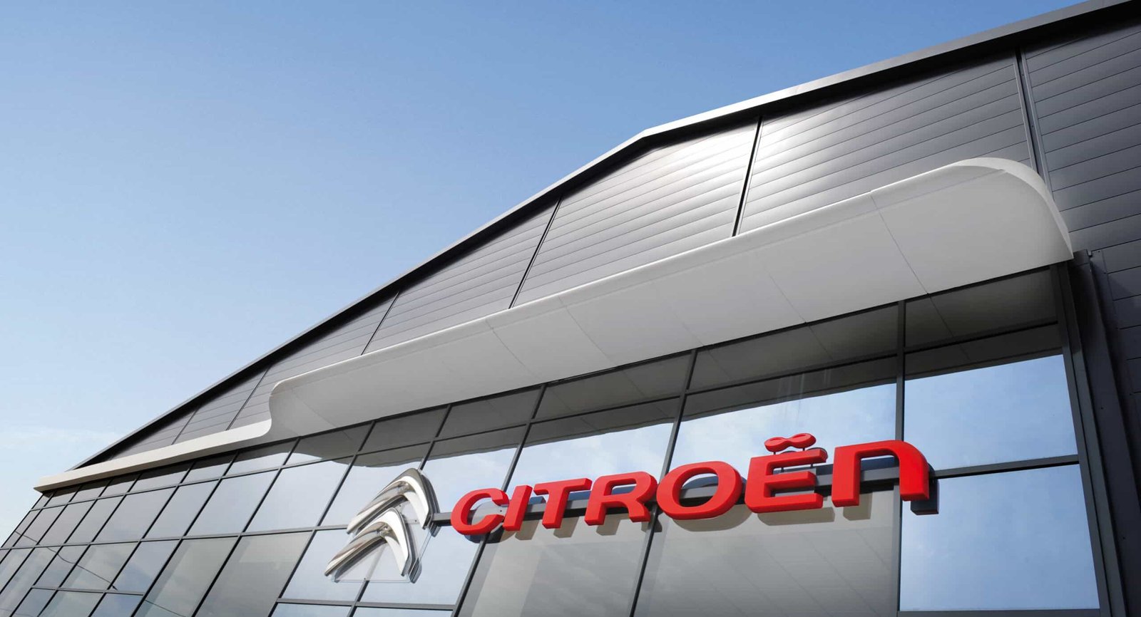 Cela peut prendre plus d'un an à une marque bien gérée comme Citroën pour mettre en œuvre une marque renouvelée à travers tous les points de contact avec les clients.